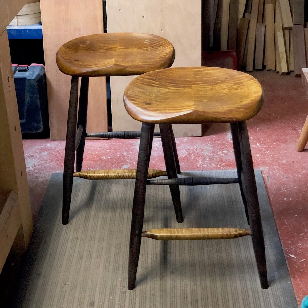 Counter Stool, Tiger Maple with Black Legs - 25" - Oval Seat