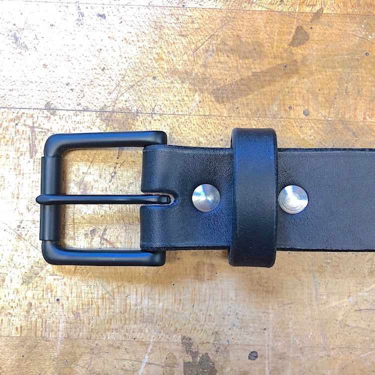 Leather jeans belt. Black cowhide leather belt with matte black buckle